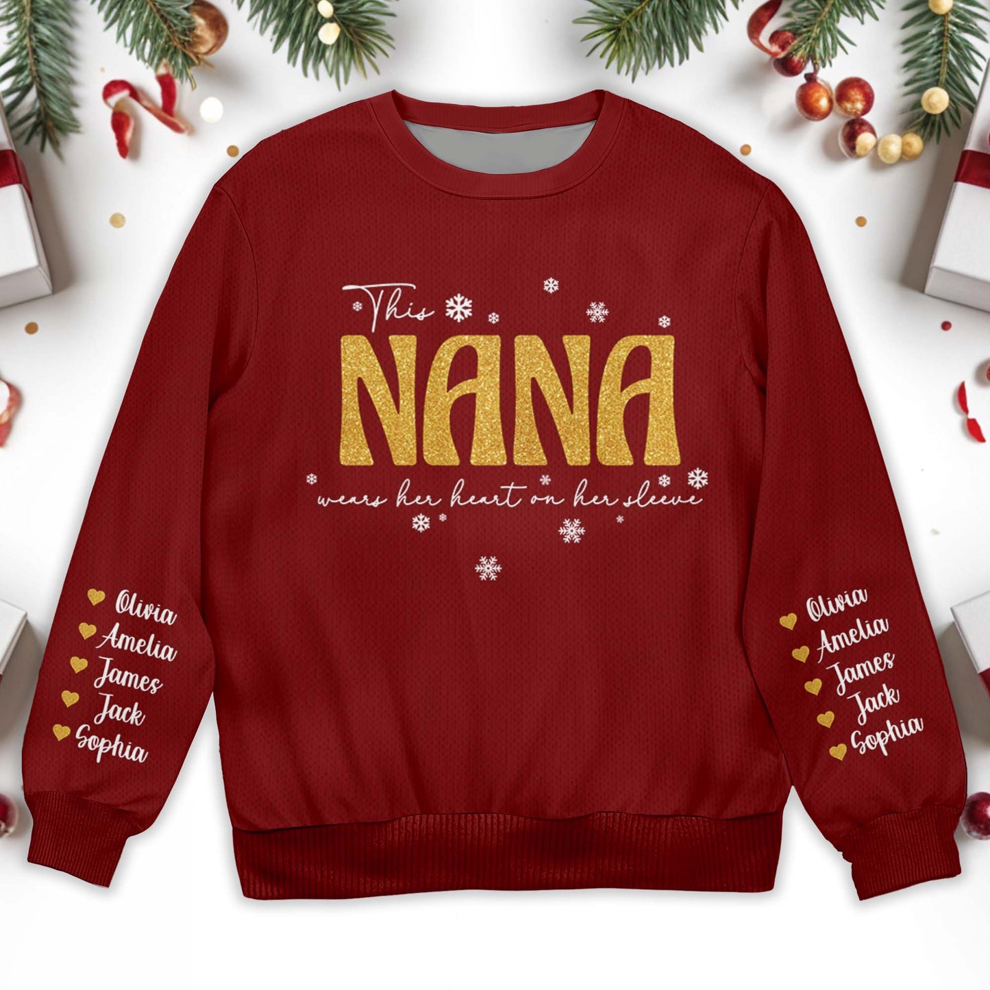Golden Nana lleva su corazón en la manga con copos de nieve - Sudadera fea personalizada, jersey de lana unisex - GRM025_TWS