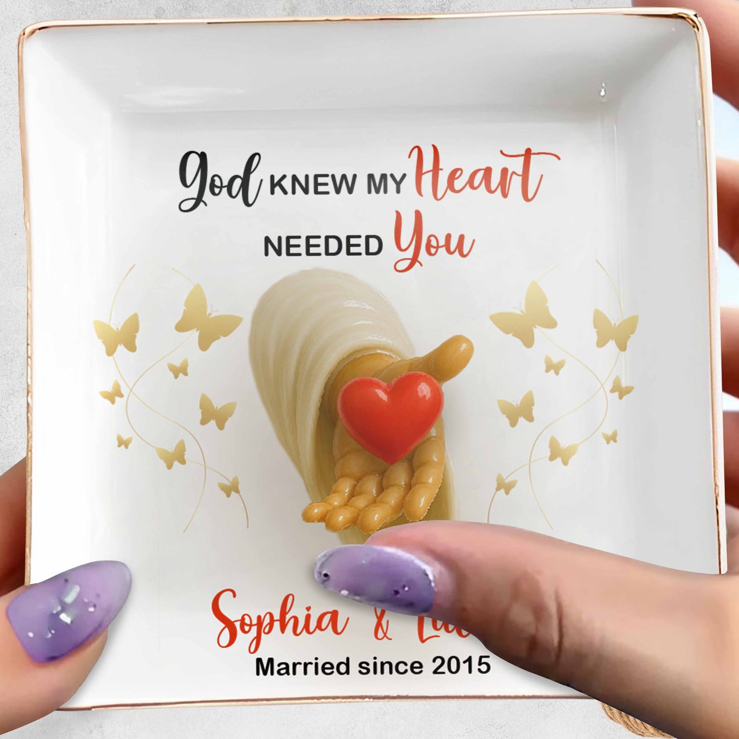 Dios sabía que mi corazón te necesitaba, Corazón y mariposas - Plato de joyería personalizado, plato cuadrado de cerámica - WIF043_SCRD