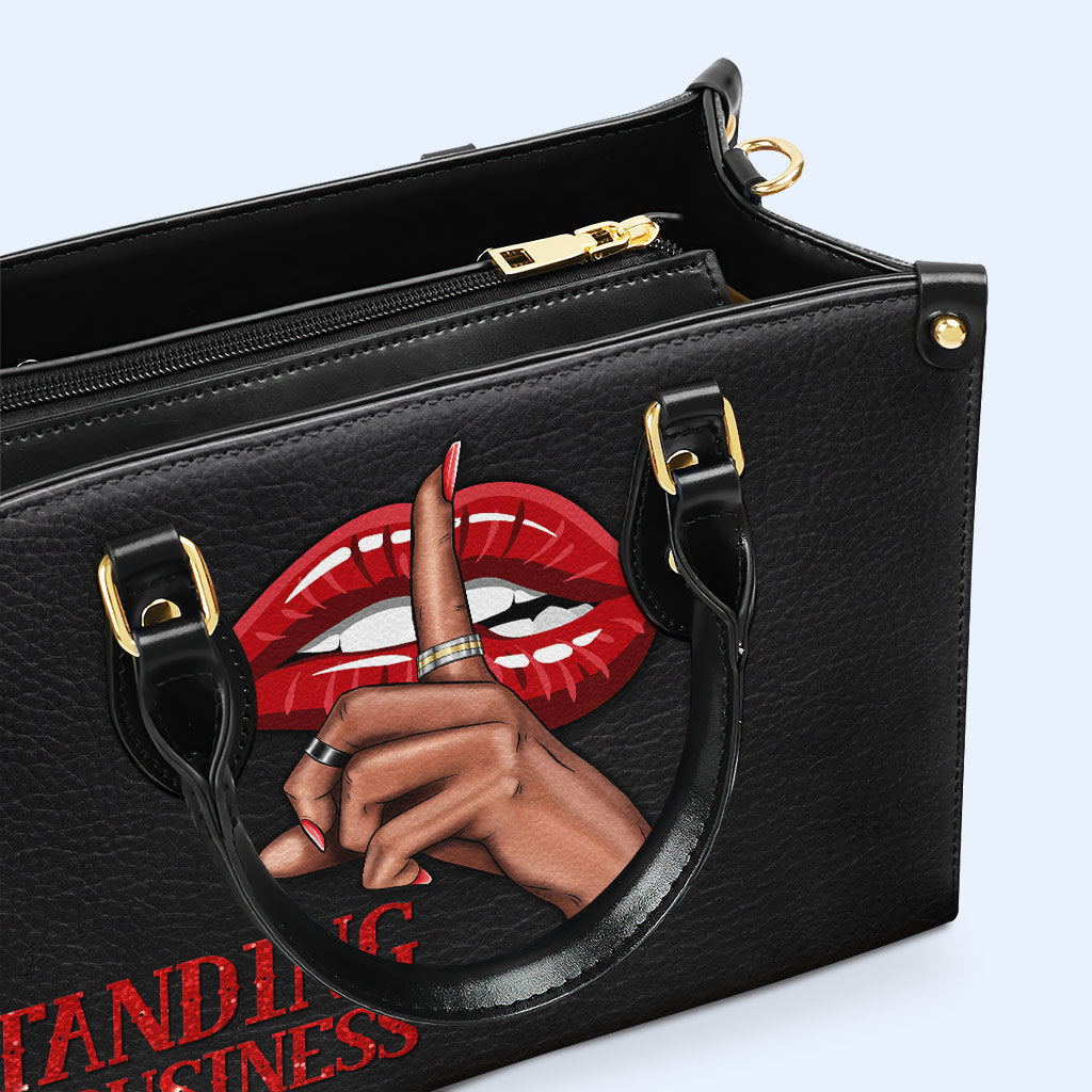 Standing On Business - Bolso de mano de cuero personalizado - business01