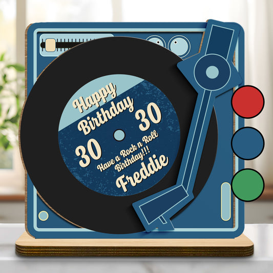 Feliz cumpleaños, que tengas un cumpleaños rockero, diseño de tocadiscos - Placa de madera personalizada de 2 capas con base plana - BDAY002_WPLA