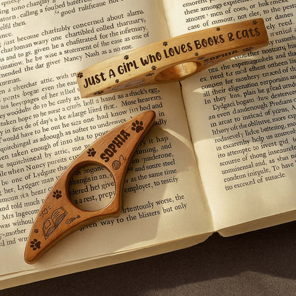 Just A Girl Who Loves Books & Cats