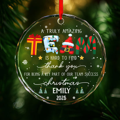 Un agradecimiento verdaderamente increíble para nuestro equipo, Papá Noel y los regalos - Adorno circular de vidrio personalizado - COL035_CGOR 