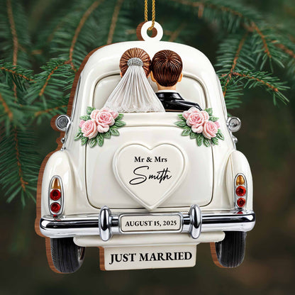 Celebración de recién casados ​​con coche de bodas clásico - Adorno de madera personalizado, forma personalizada - CPL114_WDO