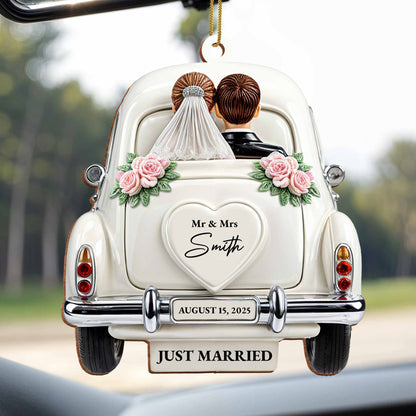 Celebración de recién casados ​​con coche de bodas clásico - Adorno de madera personalizado, forma personalizada - CPL114_WDO