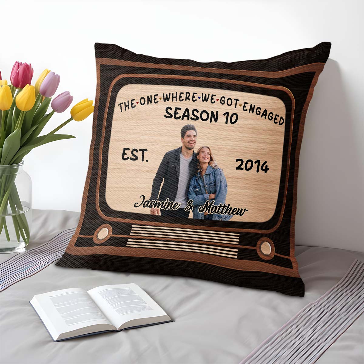 Almohada de "En el que nos casamos", temporada 10, con foto de pareja - Almohada personalizada, relleno incluido - CPL189_PLW