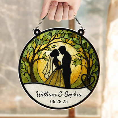 Capture A Special Moment With A Loving Couple Under A Tree