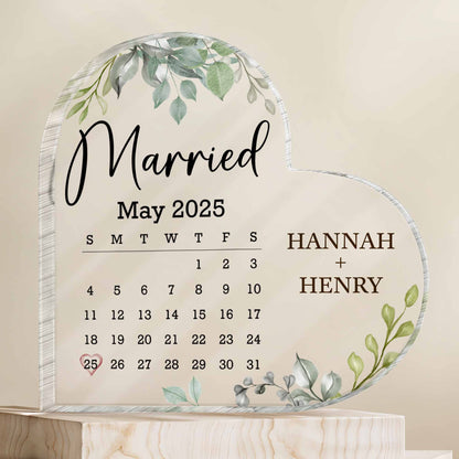 Married May 2025 Calendar Leaves Heart Design