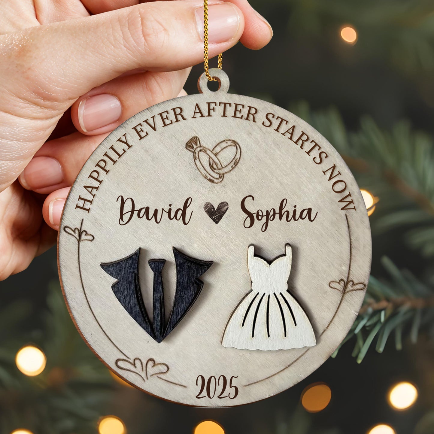 L'année où nous sommes devenus nous-mêmes, cœur, robe de mariée et costume - Décoration en bois personnalisée, forme personnalisée - CPL490_WDO