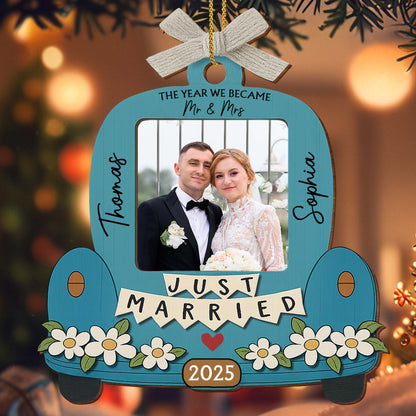 Just Married, Car And Flowers Design