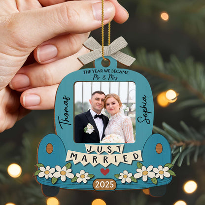 Just Married, Car And Flowers Design