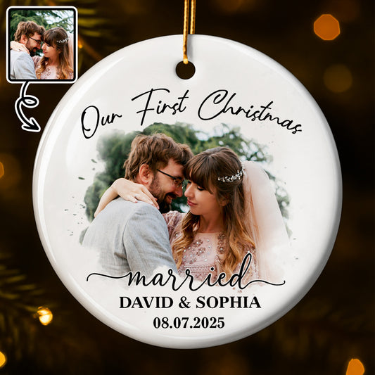 Notre premier Noël : Couple de mariés – Décoration personnalisée en céramique ronde – CPL540_RCE