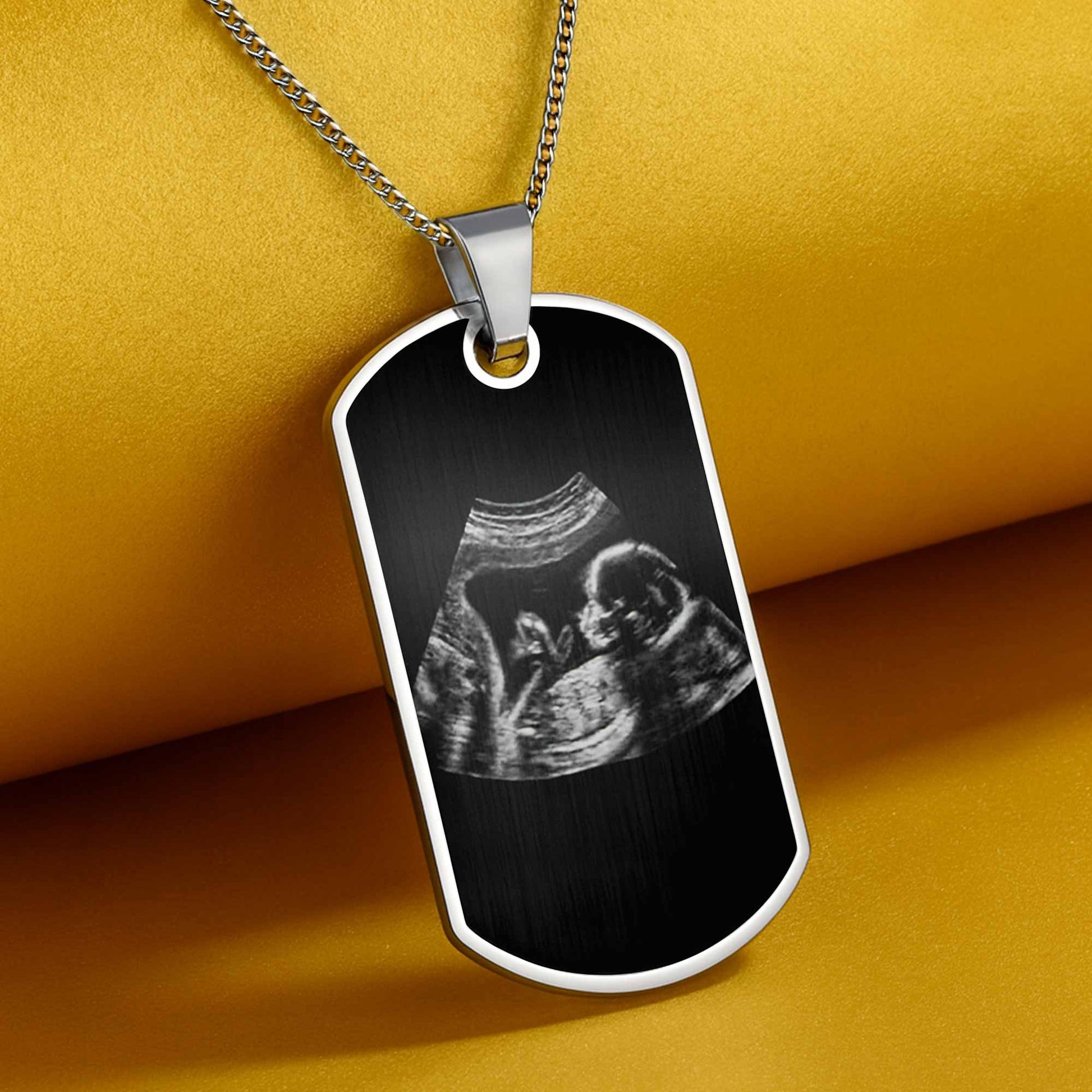 Para Papá, Ahora Tú También, Ultrasound Heart Necklace