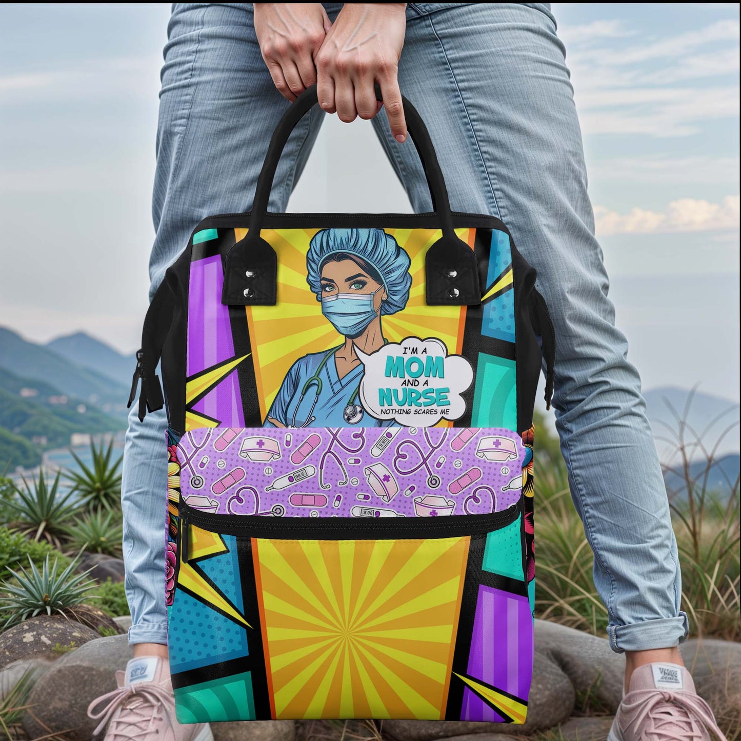 Nombre y título personalizados: soy mamá y enfermera. Mochila de viaje personalizada con pico de pato. DG058_DKB