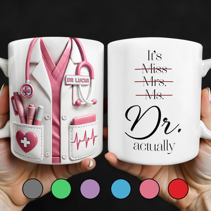 C'est Mademoiselle Madame Docteur, blouse médicale et stéthoscope - Tasse à café personnalisée - DOC016_MG