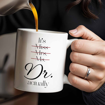 C'est Mademoiselle Madame Docteur, blouse médicale et stéthoscope - Tasse à café personnalisée - DOC016_MG