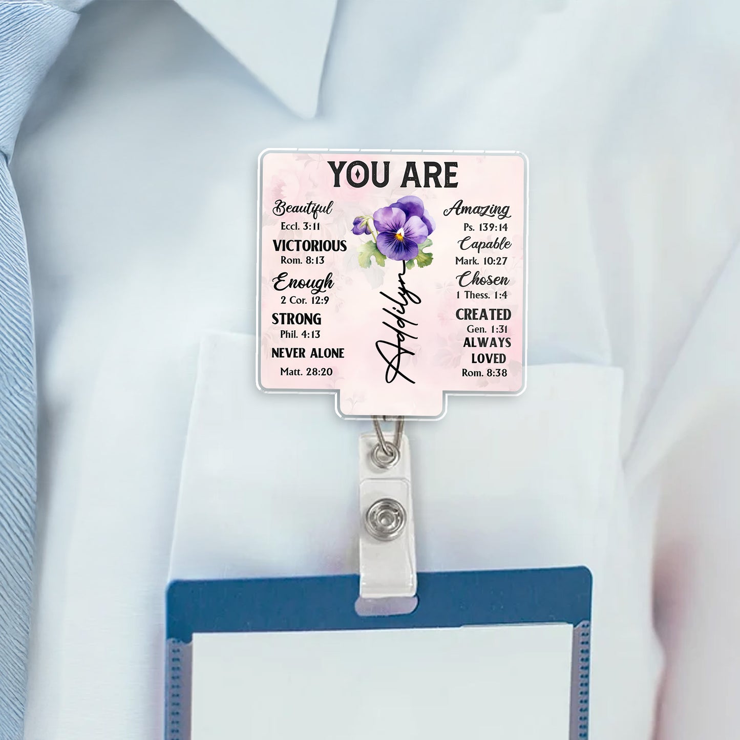 Insignia personalizada "Eres hermosa, victoriosa y comprometida" - Carrete de insignia acrílico personalizado - DTG039_AREEL