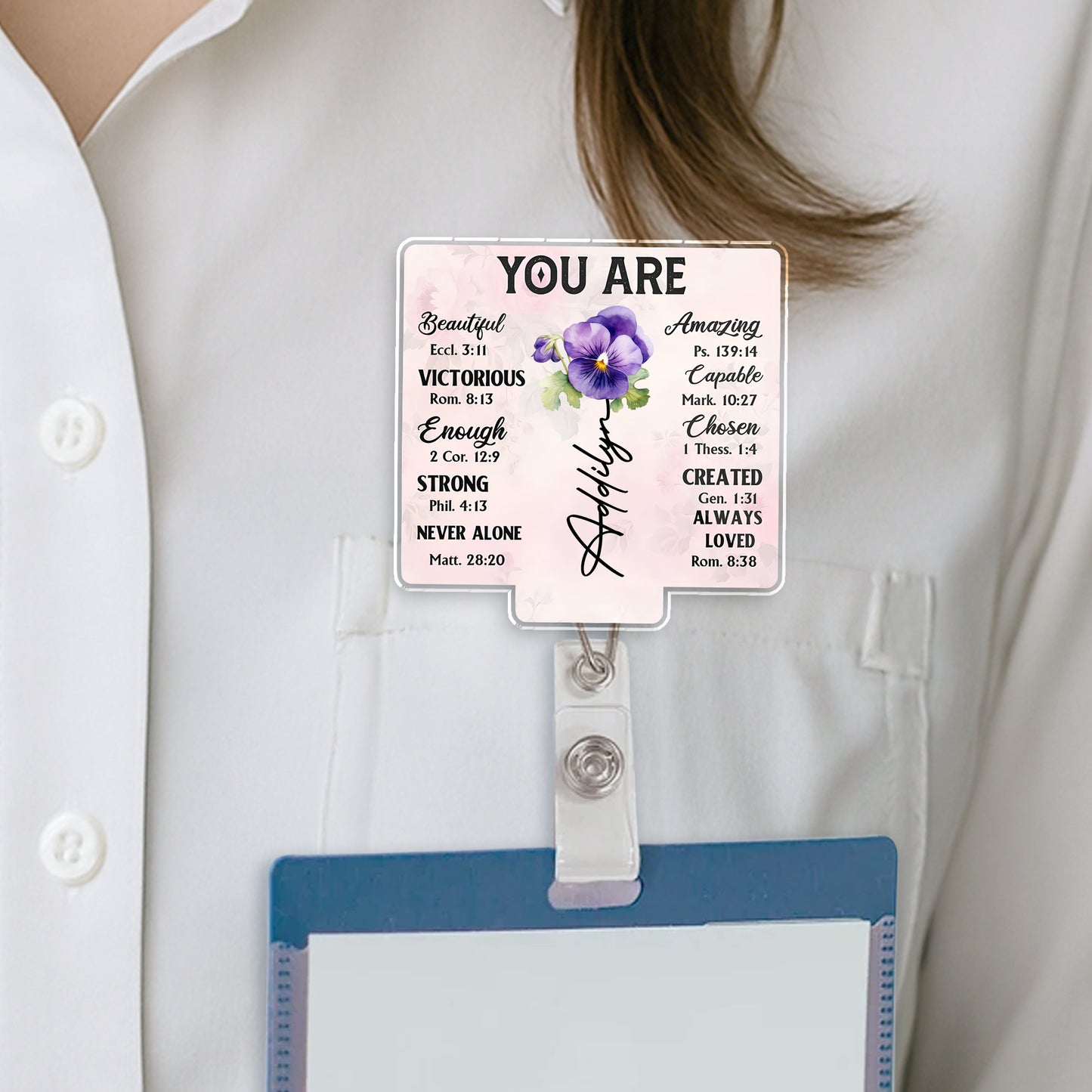 Insignia personalizada "Eres hermosa, victoriosa y comprometida" - Carrete de insignia acrílico personalizado - DTG039_AREEL