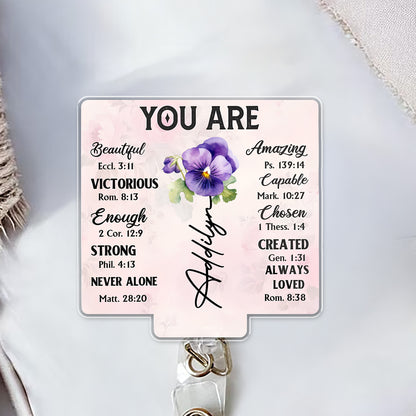 Insignia personalizada "Eres hermosa, victoriosa y comprometida" - Carrete de insignia acrílico personalizado - DTG039_AREEL