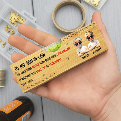 À mon gendre, la seule chose qui soit meilleure que d'être ton beau-père - Niveau à bulle en bois personnalisé avec décapsuleur - FAM005_PLEV