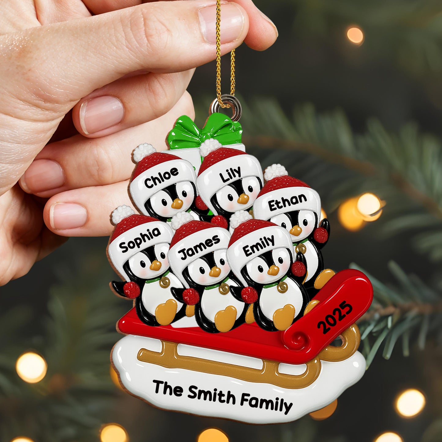 Celebra momentos felices en familia con pingüinos en trineo - Adorno de madera personalizado, forma personalizada - FAM453_WDO