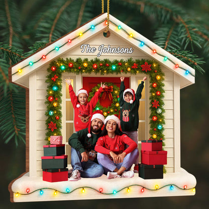 Bring Festive Joy With This Family-Themed Christmas Ornament