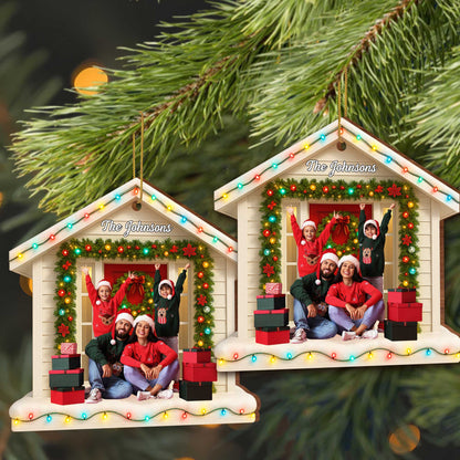 Bring Festive Joy With This Family-Themed Christmas Ornament