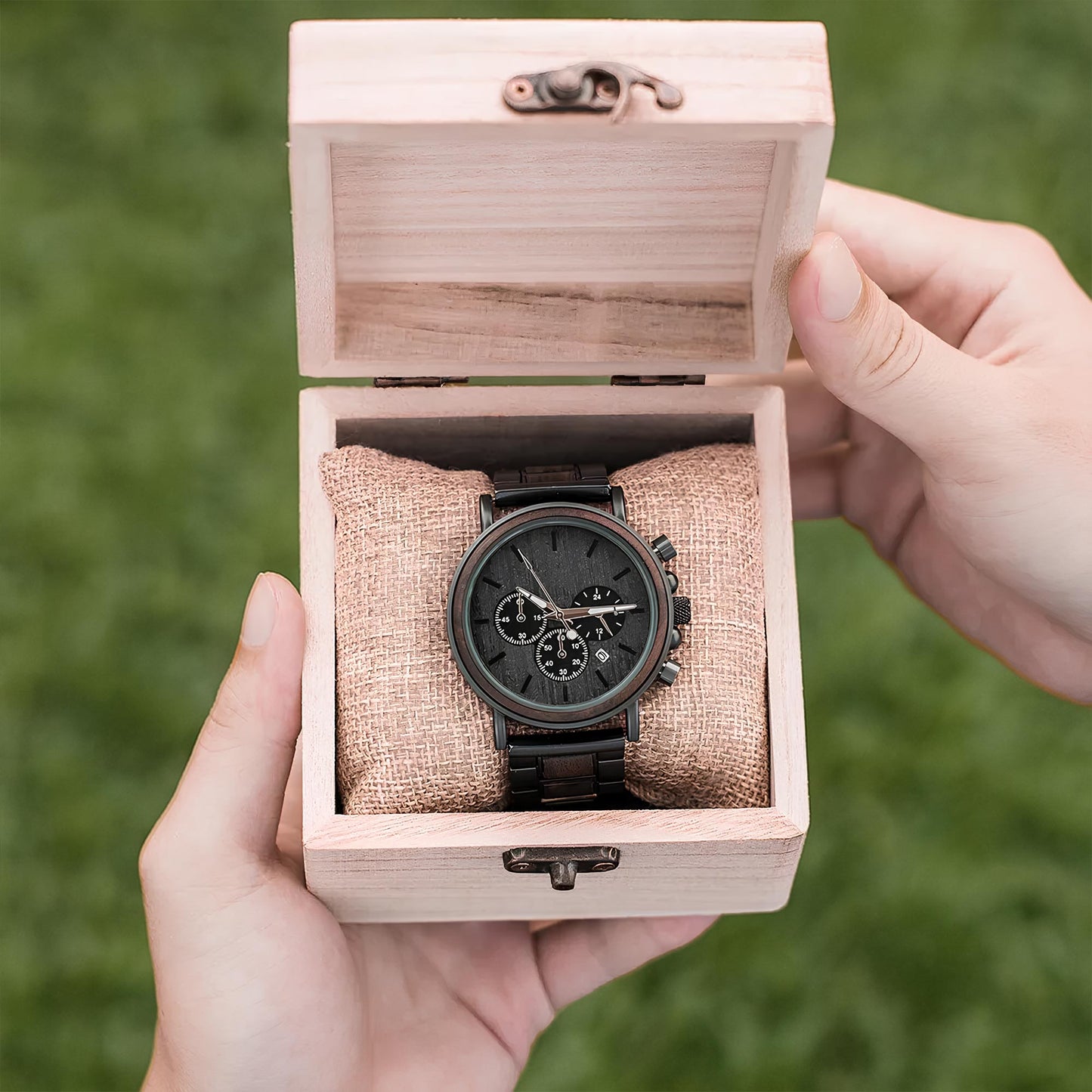 Infinite Wisdom and Love of God, Wooden Texture