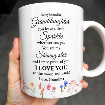 Petite-fille, tu es mon étoile brillante ; message d'amour avec fleurs de pensées - Tasse à café personnalisée - GDT187_MG