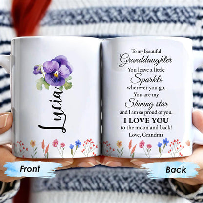 Petite-fille, tu es mon étoile brillante ; message d'amour avec fleurs de pensées - Tasse à café personnalisée - GDT187_MG