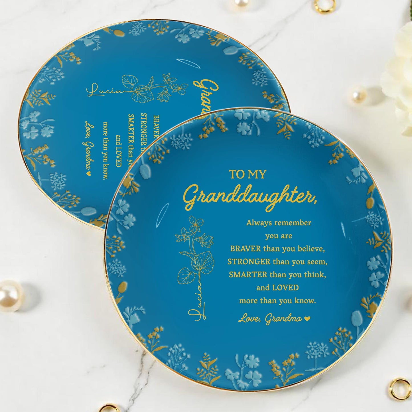 Plat à bijoux personnalisé en céramique, rond, avec citation inspirante « Braver Stronger Smarter Loved Petitedaughter » - GDT241_RCRF