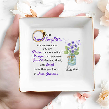 À ma petite-fille, n'oublie jamais que je t'aime, Fleurs et papillons - Plat à bijoux personnalisé, plat carré en céramique - GDT305_SCRD