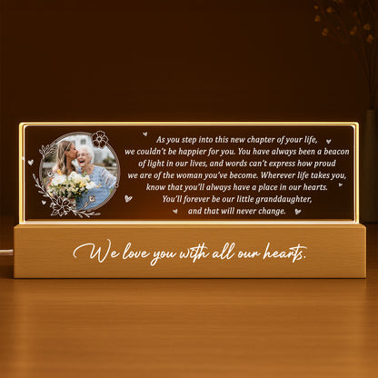 Al comenzar este nuevo capítulo de tu vida, Flores y Corazones - Luz nocturna LED personalizada con base de madera - GDT317_LEREC