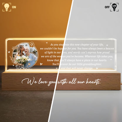 Al comenzar este nuevo capítulo de tu vida, Flores y Corazones - Luz nocturna LED personalizada con base de madera - GDT317_LEREC