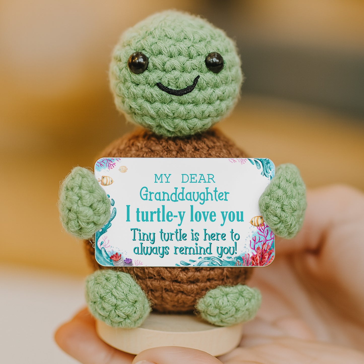 Ma chère petite-fille, je t'aime comme une tortue ! Poupée au crochet avec carte personnalisée - GDT349_CDOLL