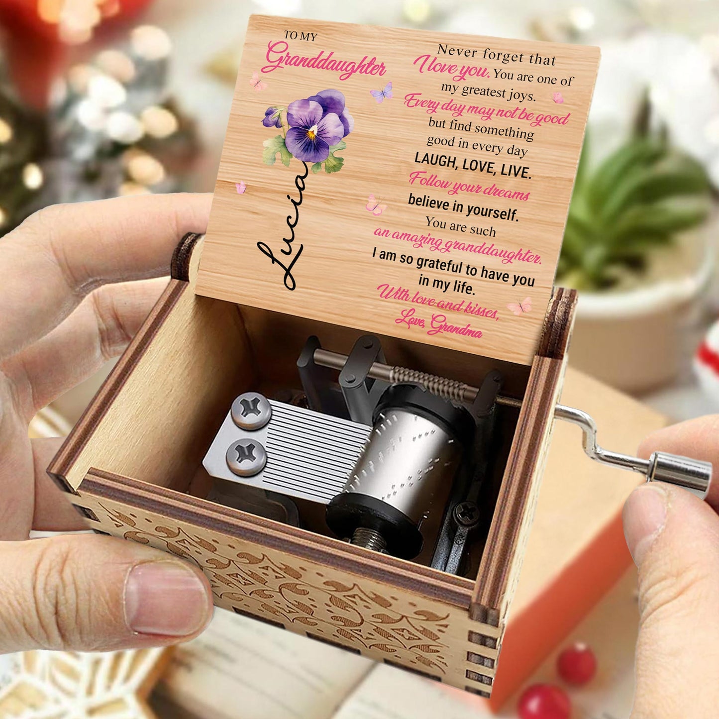 À ma petite-fille, crois en toi, fleurs et papillons – Boîte à musique personnalisée avec la mélodie « You Are My Sunshine » – GDT366_MZB 