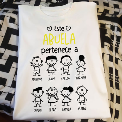 Este Abuela Pertenece A, Cartoon Family Design