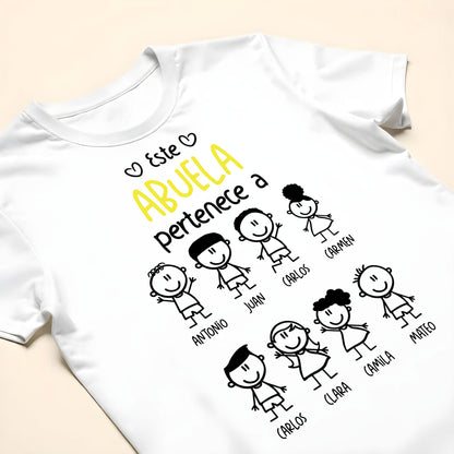 Este Abuela Pertenece A, Cartoon Family Design