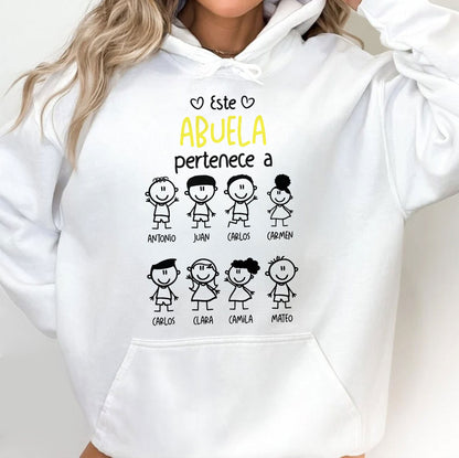 Este Abuela Pertenece A, Cartoon Family Design