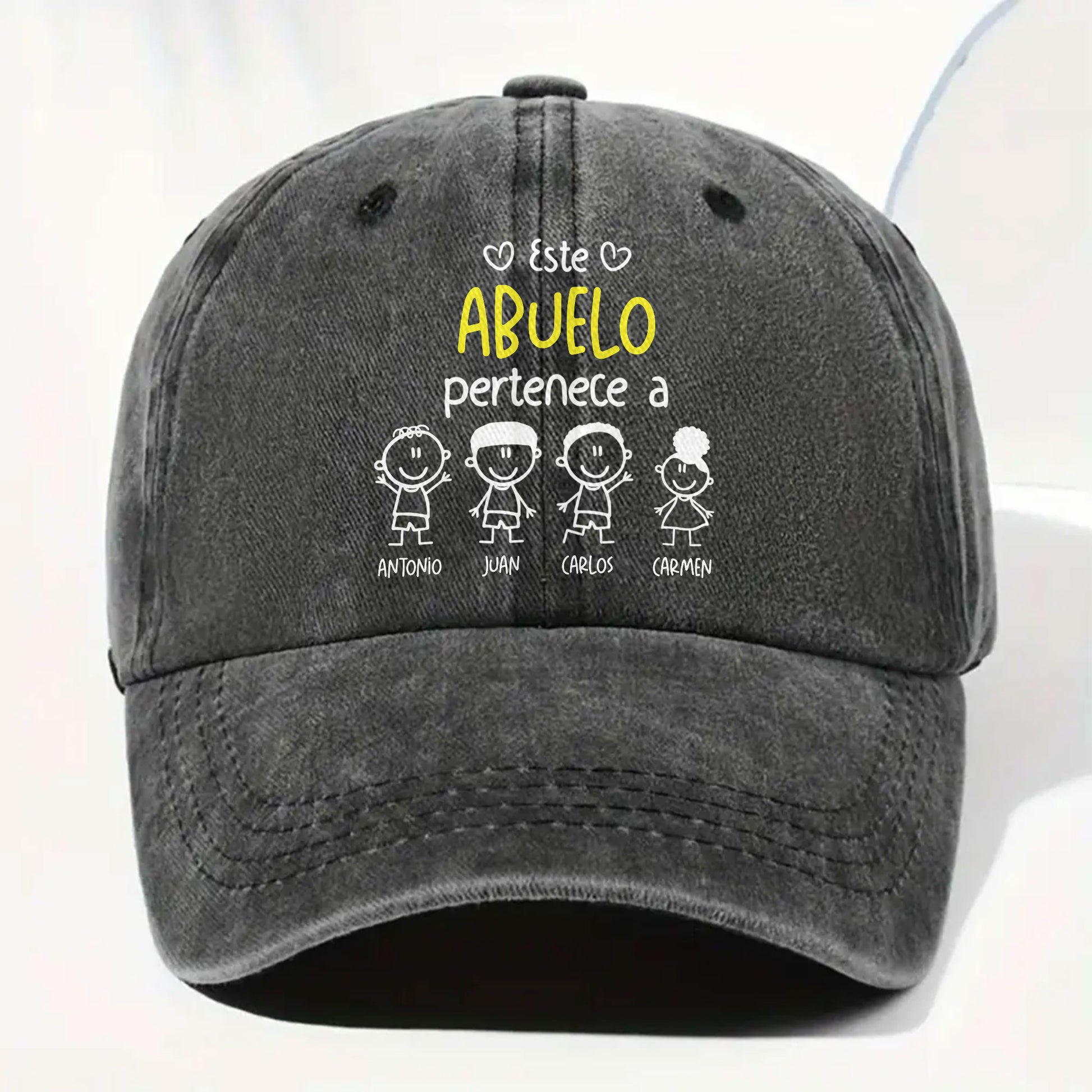 Este Abuelo Pertenece A, Child-like Figures And Hearts