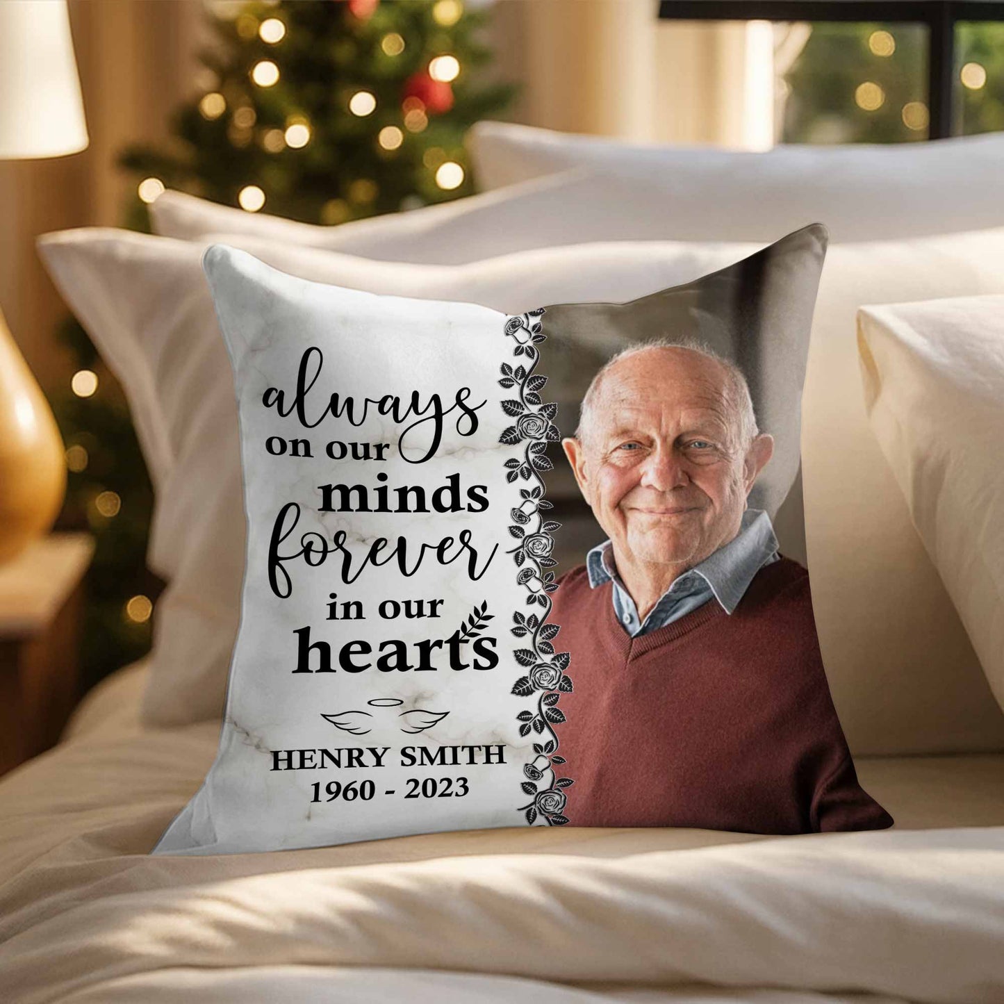 Toujours dans nos esprits, pour toujours dans nos cœurs avec des roses et des feuilles - Oreiller personnalisé, insert inclus - HME113_PLW