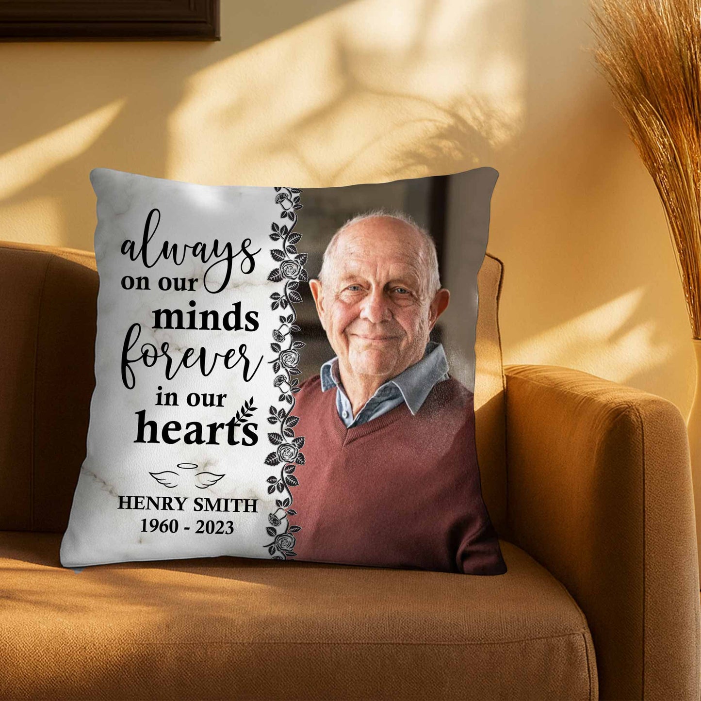 Toujours dans nos esprits, pour toujours dans nos cœurs avec des roses et des feuilles - Oreiller personnalisé, insert inclus - HME113_PLW