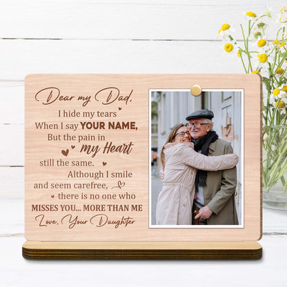 Querido papá, escondo mis lágrimas, corazón - Placa de madera personalizada de dos capas con base plana - HME178_WPLA