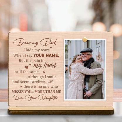 Querido papá, escondo mis lágrimas, corazón - Placa de madera personalizada de dos capas con base plana - HME178_WPLA