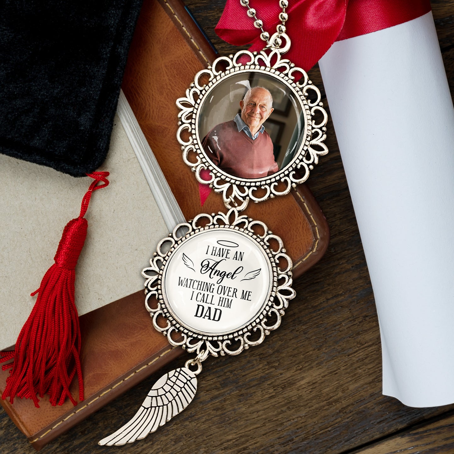 Tengo un ángel que me cuida. Lo llamo papá. Adorno colgante personalizado con alas de ángel y dije colgante. HME205_PECHA