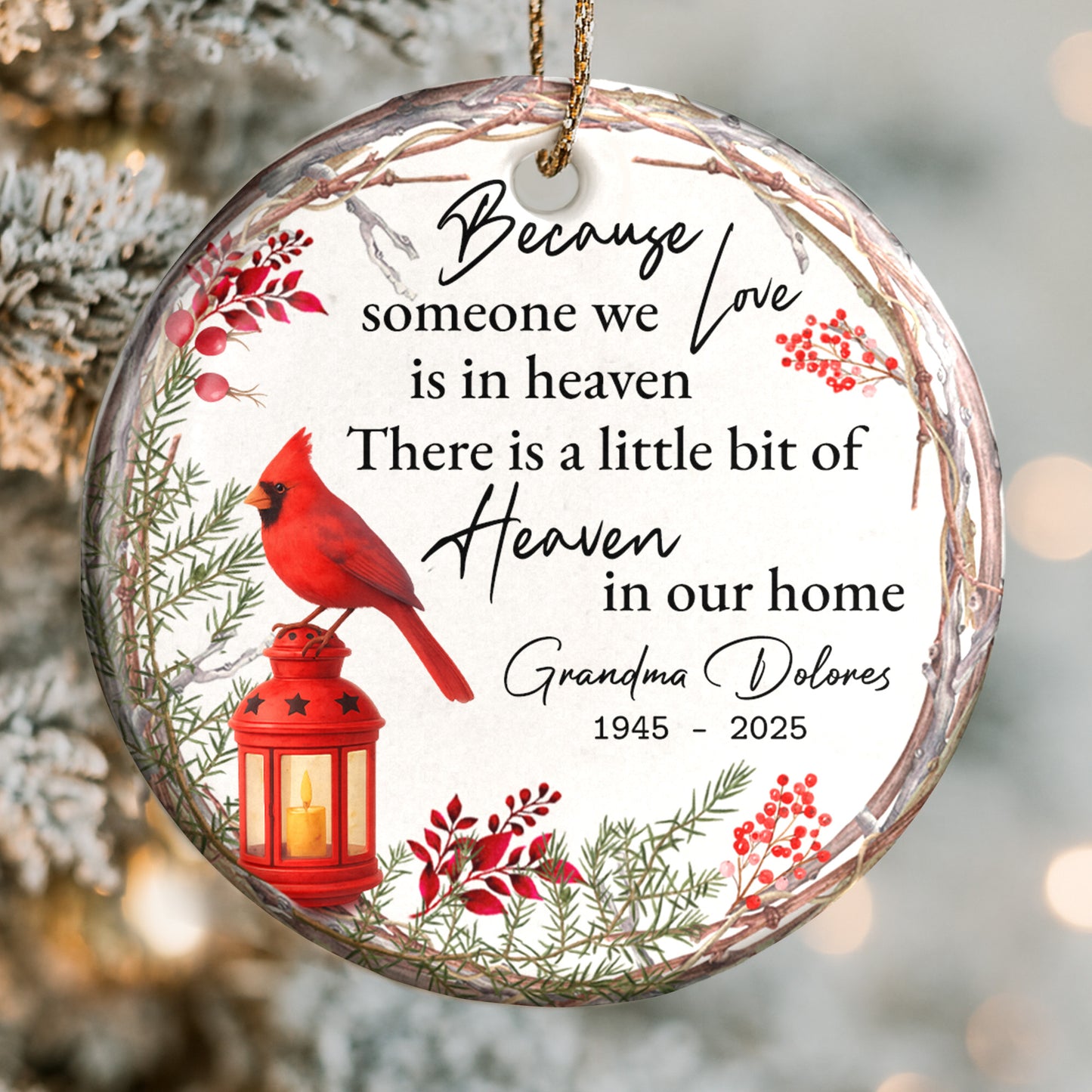 Parce que quelqu'un que nous aimons est au paradis, cardinal et lanterne - Ornement en céramique personnalisé de forme ronde - HME266_RCE
