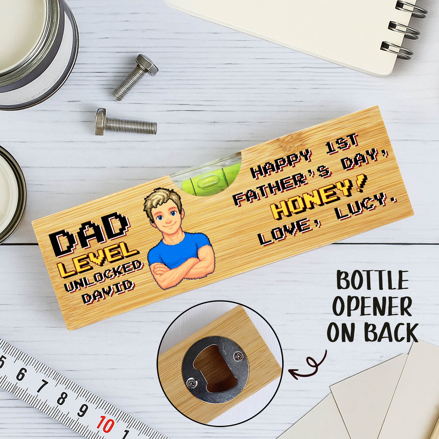 Nivel de Papá desbloqueado, Feliz primer día del padre, Nivel con abrebotellas - Nivel de madera personalizado con abrebotellas - HSB001_PLEV