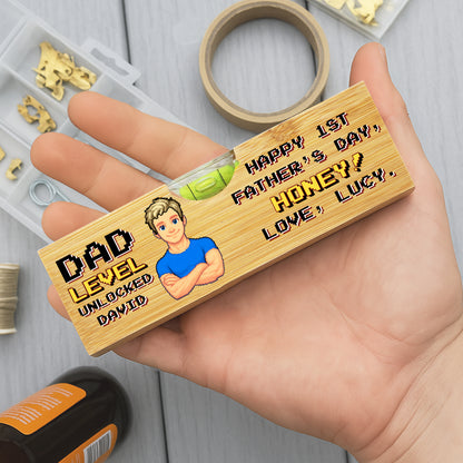 Nivel de Papá desbloqueado, Feliz primer día del padre, Nivel con abrebotellas - Nivel de madera personalizado con abrebotellas - HSB001_PLEV