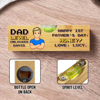 Nivel de Papá desbloqueado, Feliz primer día del padre, Nivel con abrebotellas - Nivel de madera personalizado con abrebotellas - HSB001_PLEV