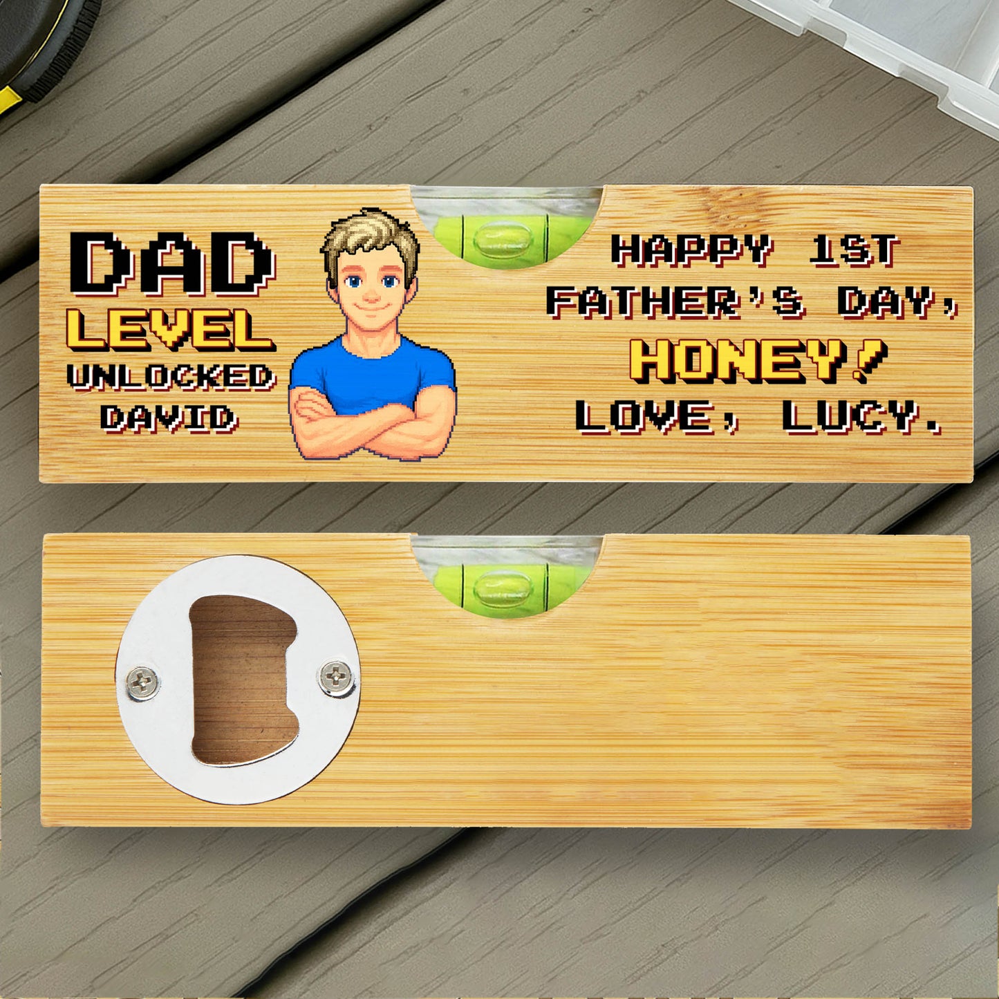 Nivel de Papá desbloqueado, Feliz primer día del padre, Nivel con abrebotellas - Nivel de madera personalizado con abrebotellas - HSB001_PLEV
