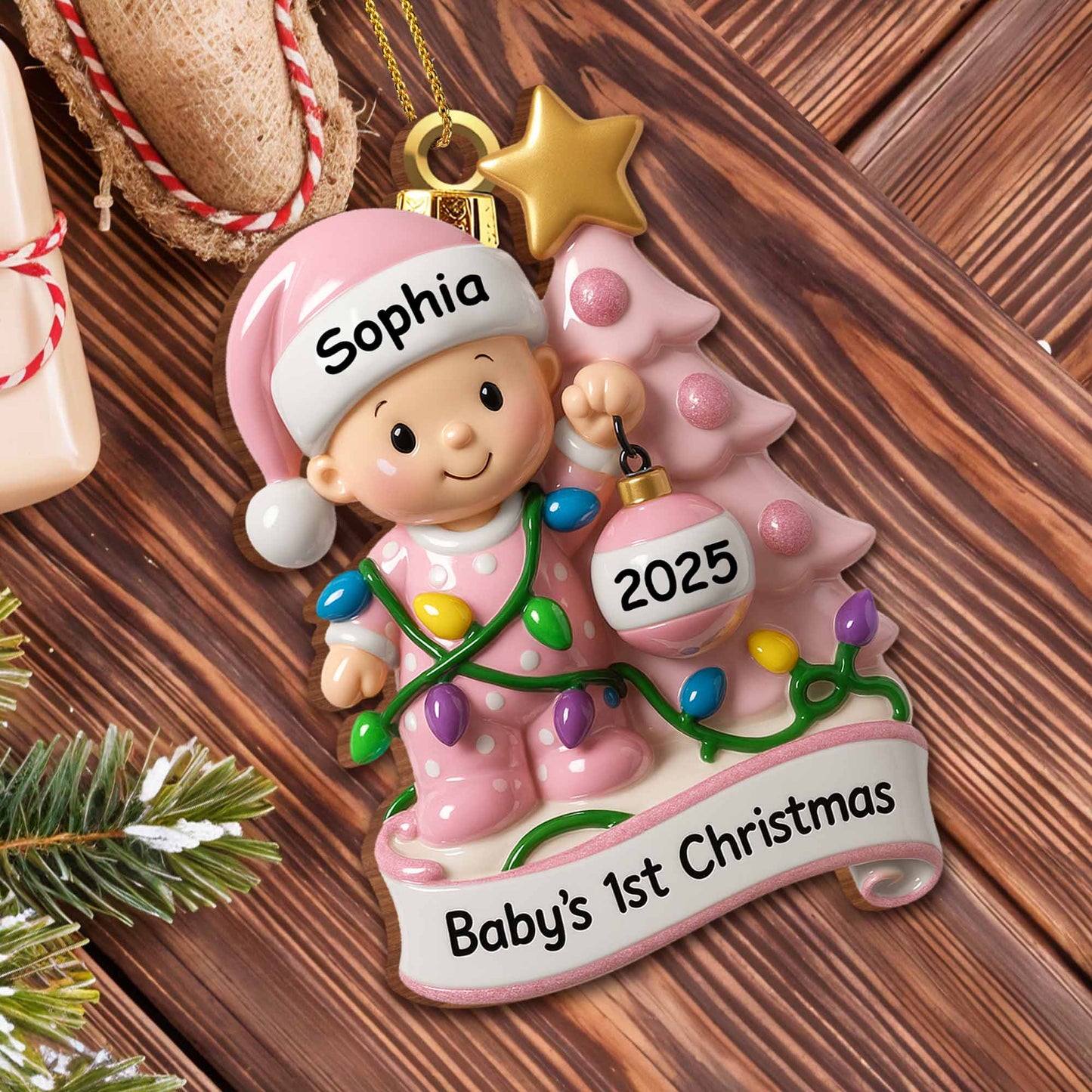 Primera Navidad del bebé con árbol festivo y luces - Adorno de madera personalizado, forma personalizada - KID156_WDO